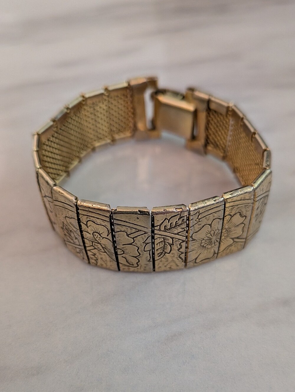 1928 Gold Floral Link Bracelet
